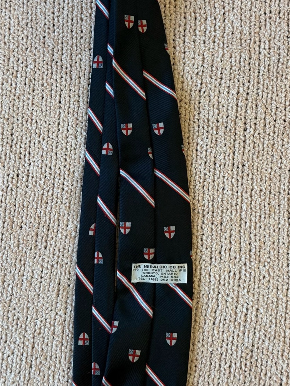 The  Heraldic Co Inc Men's Tie Navy Red White Shield Striped Pointed vintage